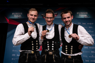 v.l.n.r. - Jakob Spreer aus Sachsen-Anhalt mit SILBER - Finn-Rouven Suchau aus Schleswig-Holstein mit GOLD - Nico Gruber aus Baden-Württemberg mit BRONZE - ©_ZDB-Claudius-Pflug